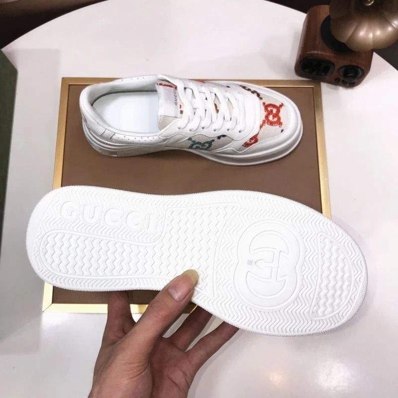 Gucci Low Shoes Sleek 25456