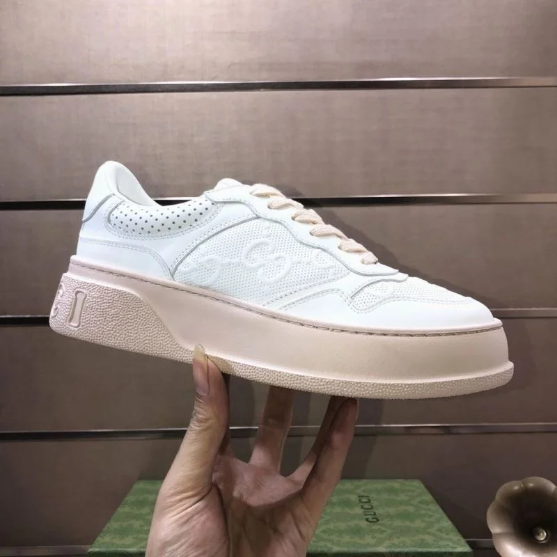 Gucci Low Shoes WeatherProof 25464