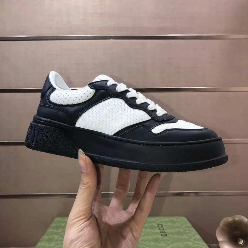 Gucci Low Shoes Sleek 25442