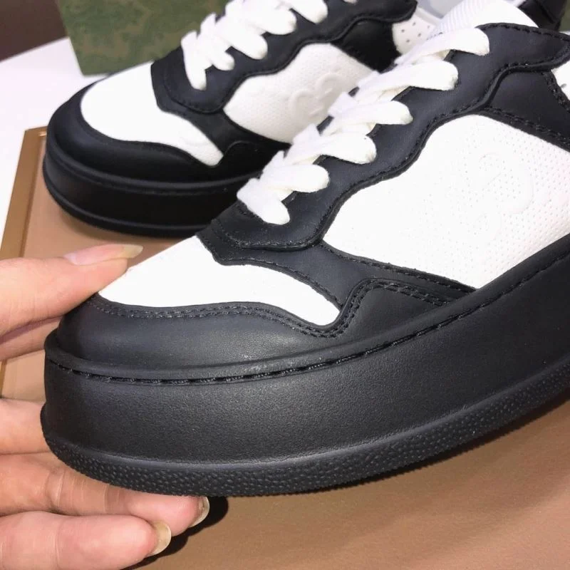 Gucci Low Shoes Sleek 25442