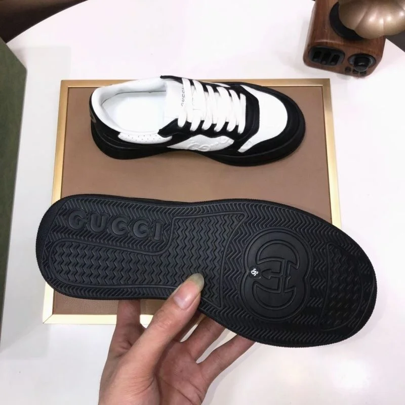 Gucci Low Shoes Sleek 25442