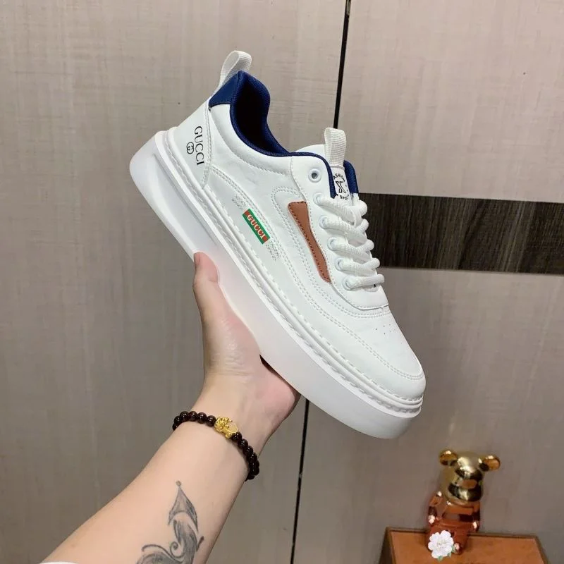 Bold Gucci Low Shoes 25429