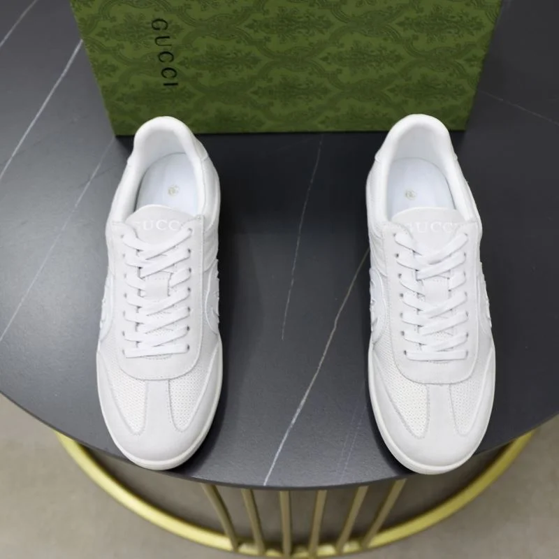 Timeless Gucci Low Shoes 25401