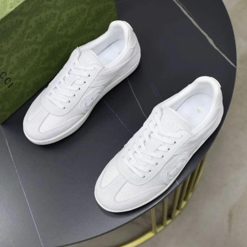 Timeless Gucci Low Shoes 25401