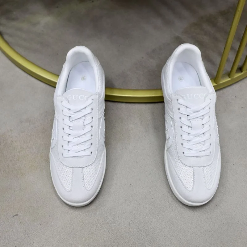 Timeless Gucci Low Shoes 25401