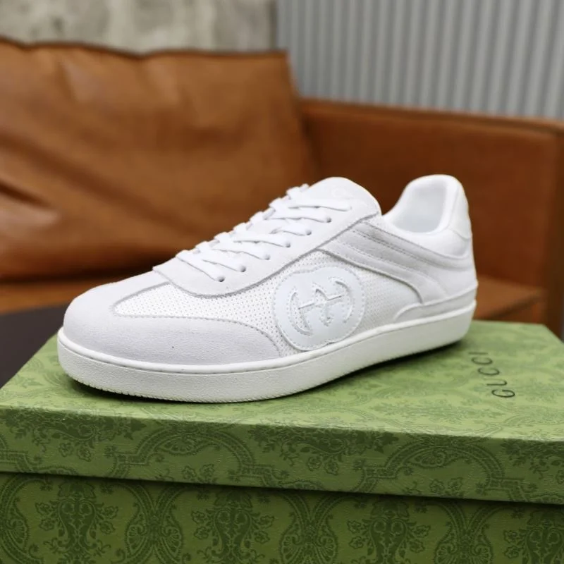 Timeless Gucci Low Shoes 25401