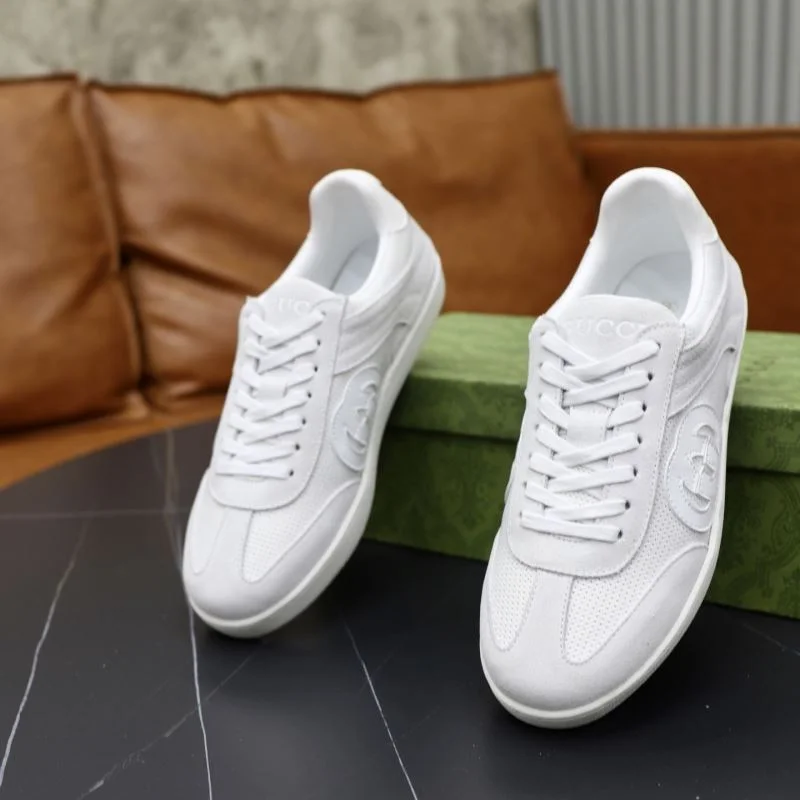 Timeless Gucci Low Shoes 25401