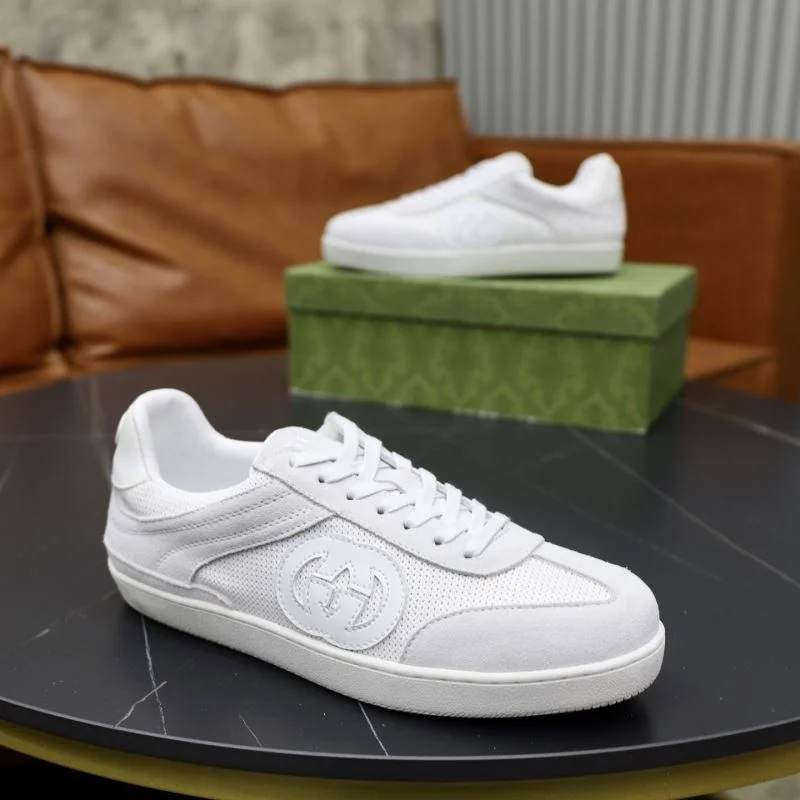 Timeless Gucci Low Shoes 25401