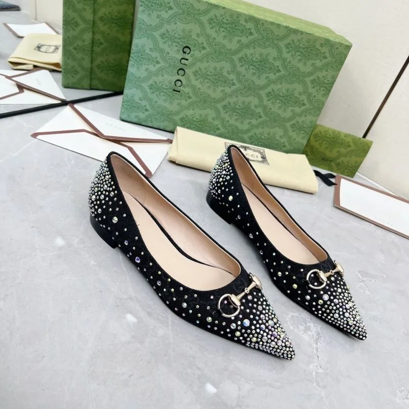 RelaxedFit Gucci Low Shoes 26047