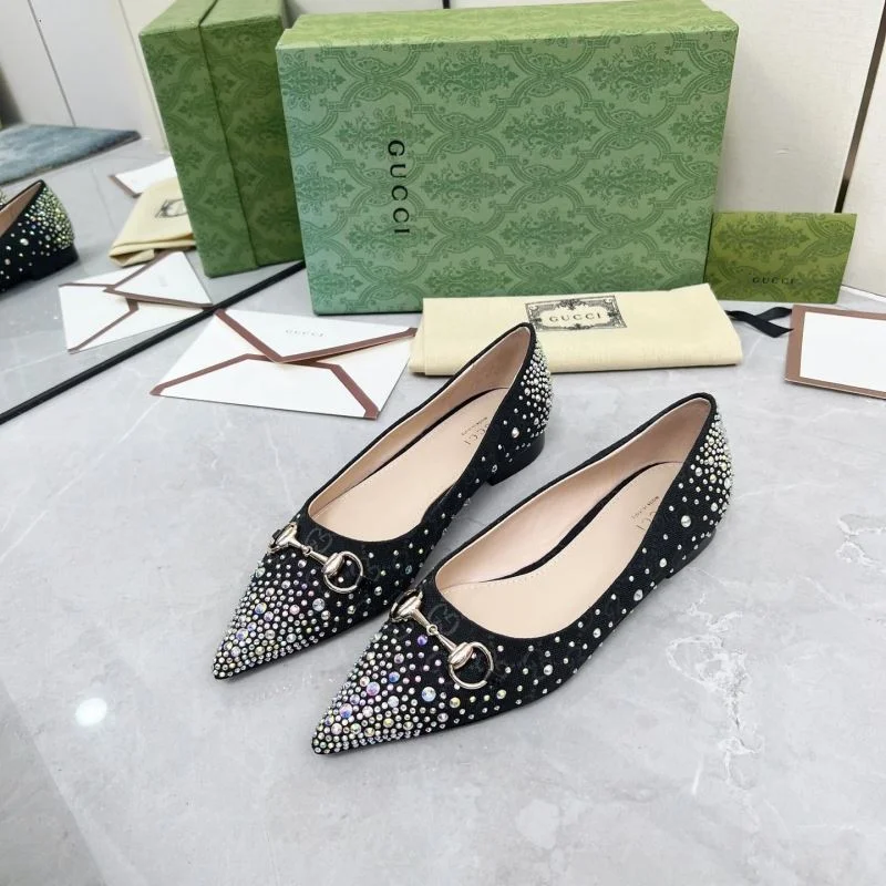 RelaxedFit Gucci Low Shoes 26047