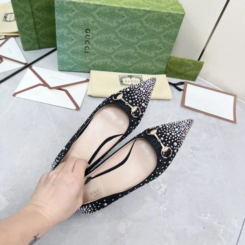 RelaxedFit Gucci Low Shoes 26047