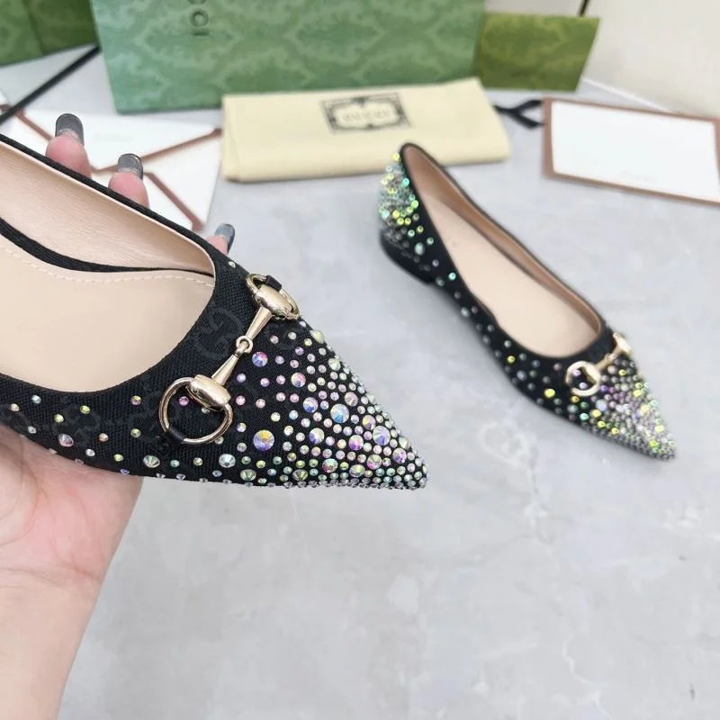 RelaxedFit Gucci Low Shoes 26047