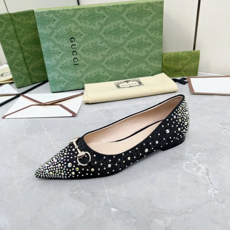 RelaxedFit Gucci Low Shoes 26047