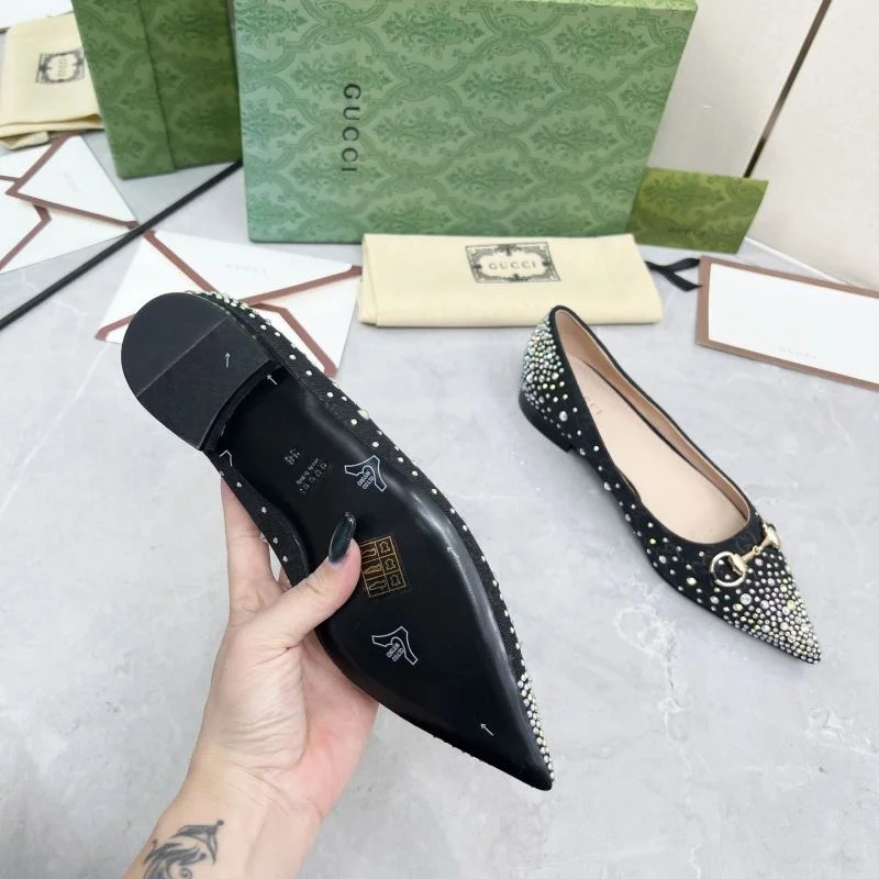 RelaxedFit Gucci Low Shoes 26047