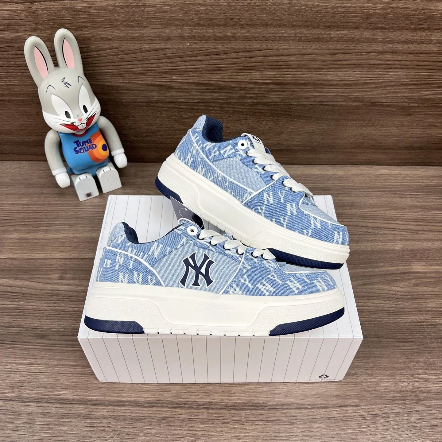 Seasonal Gucci Low Shoes 24494