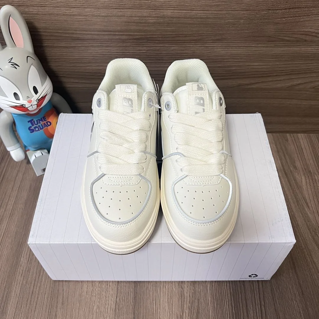 Vibrant Gucci Low Shoes 24483