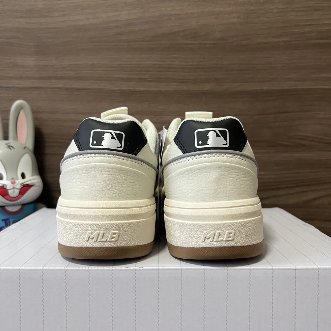 Vibrant Gucci Low Shoes 24483