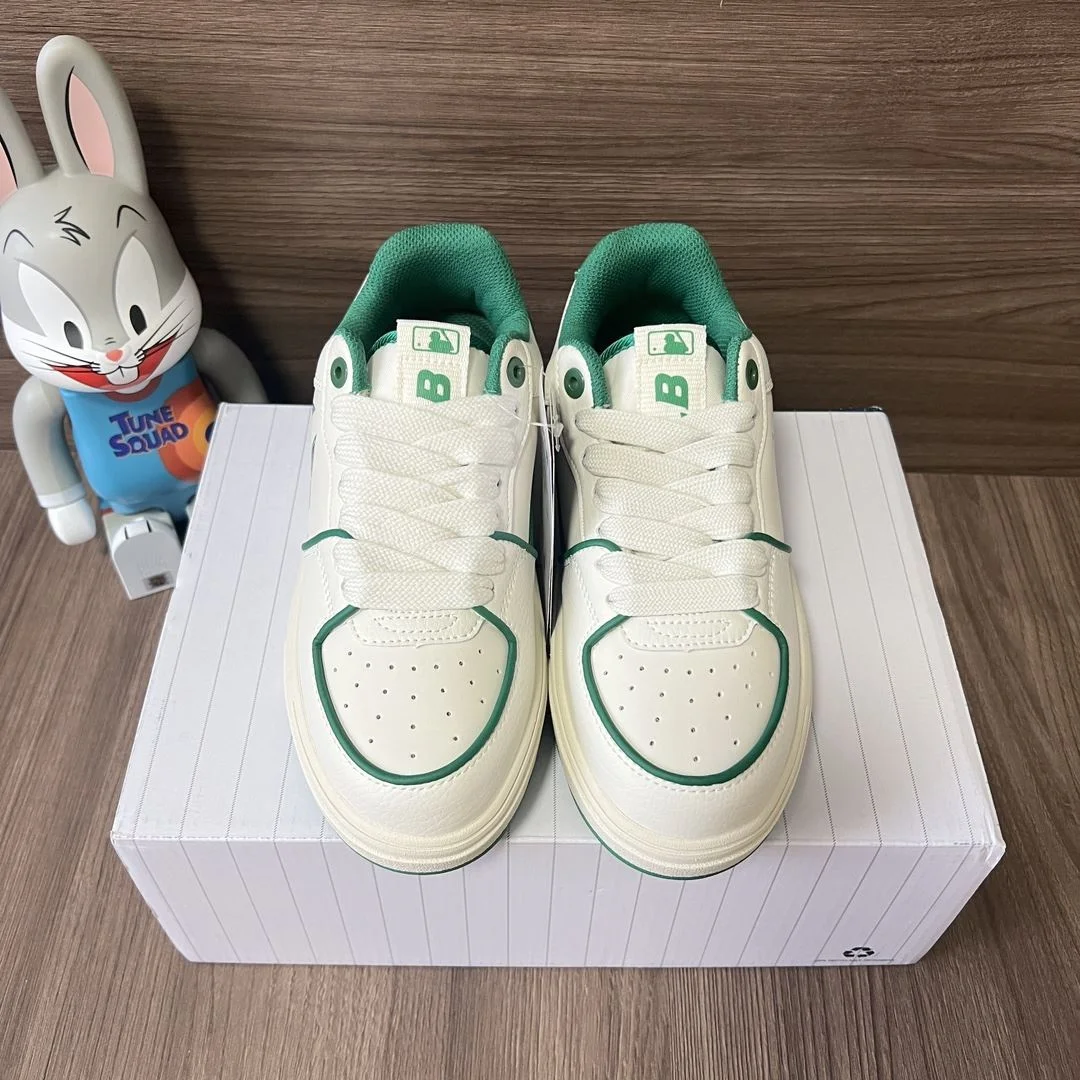 Gucci Low Shoes Sleek 24485