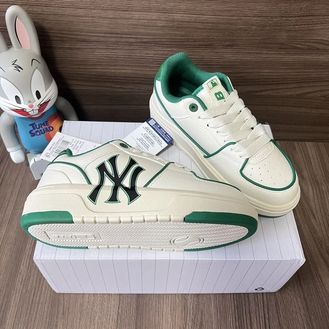 Gucci Low Shoes Sleek 24485