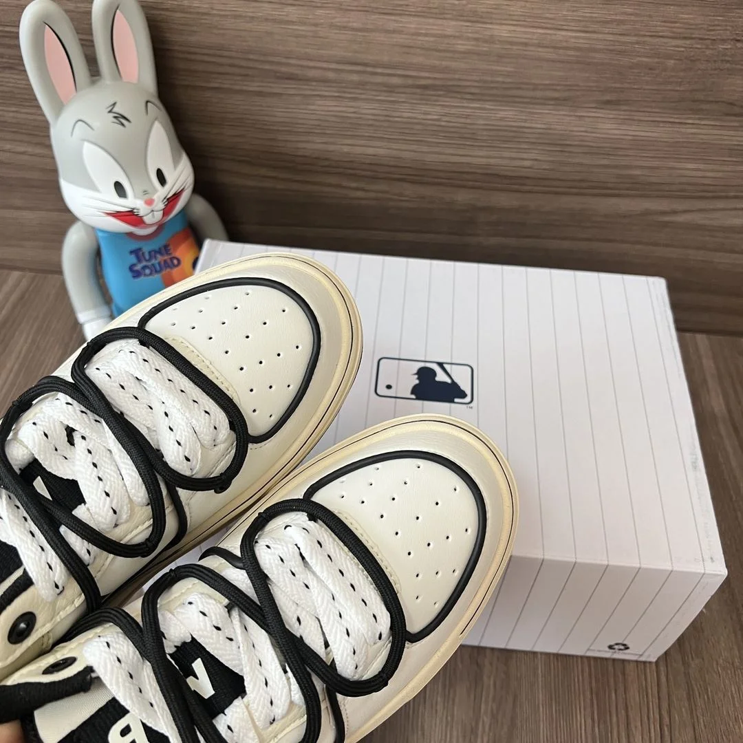 Classic Gucci Low Shoes 24505