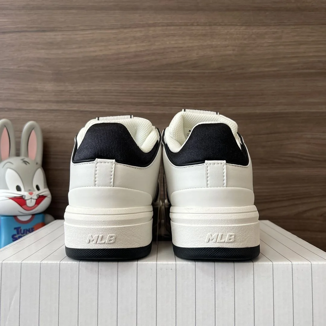 Breathable Gucci Low Shoes 24476