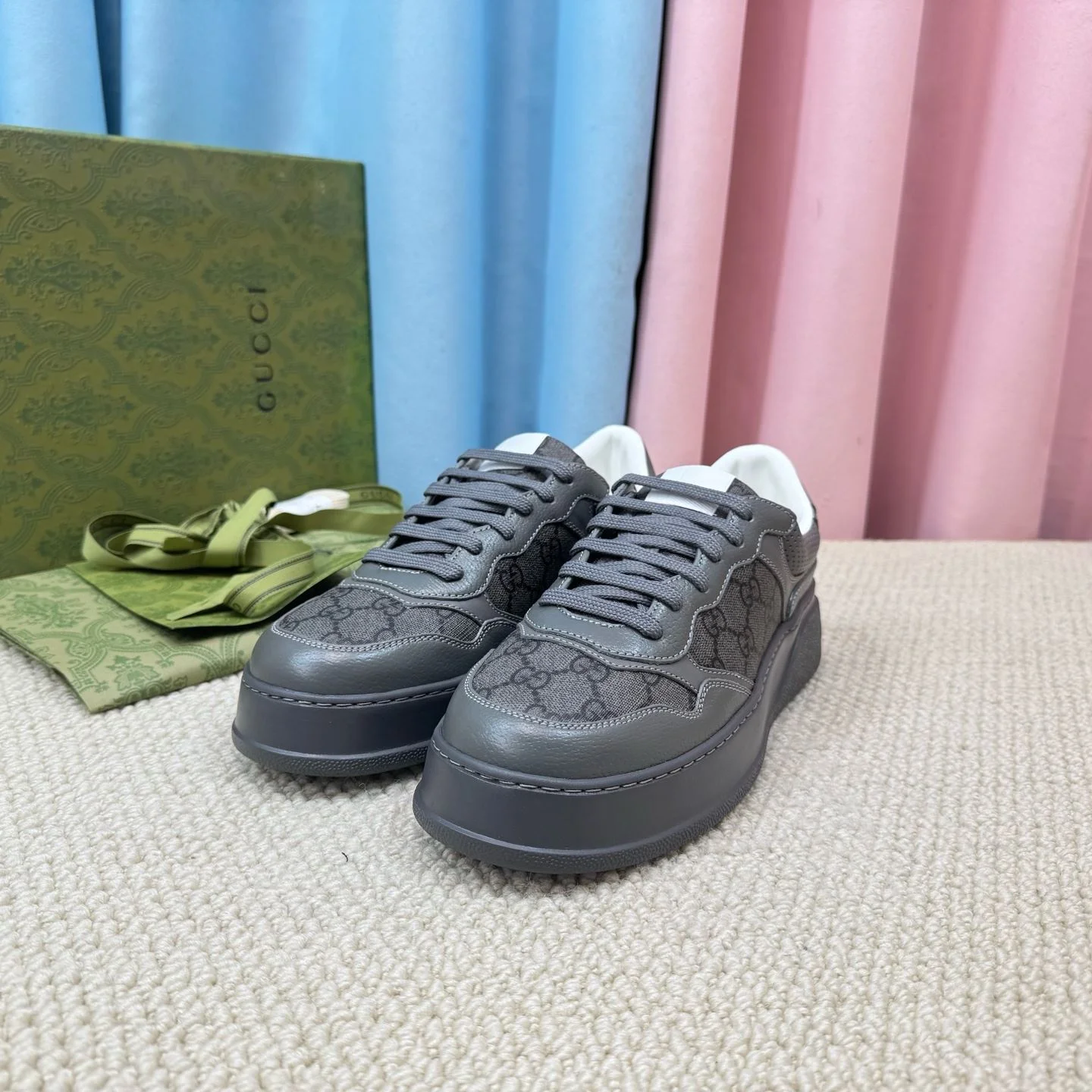 Stretchable Gucci Low Shoes 24479