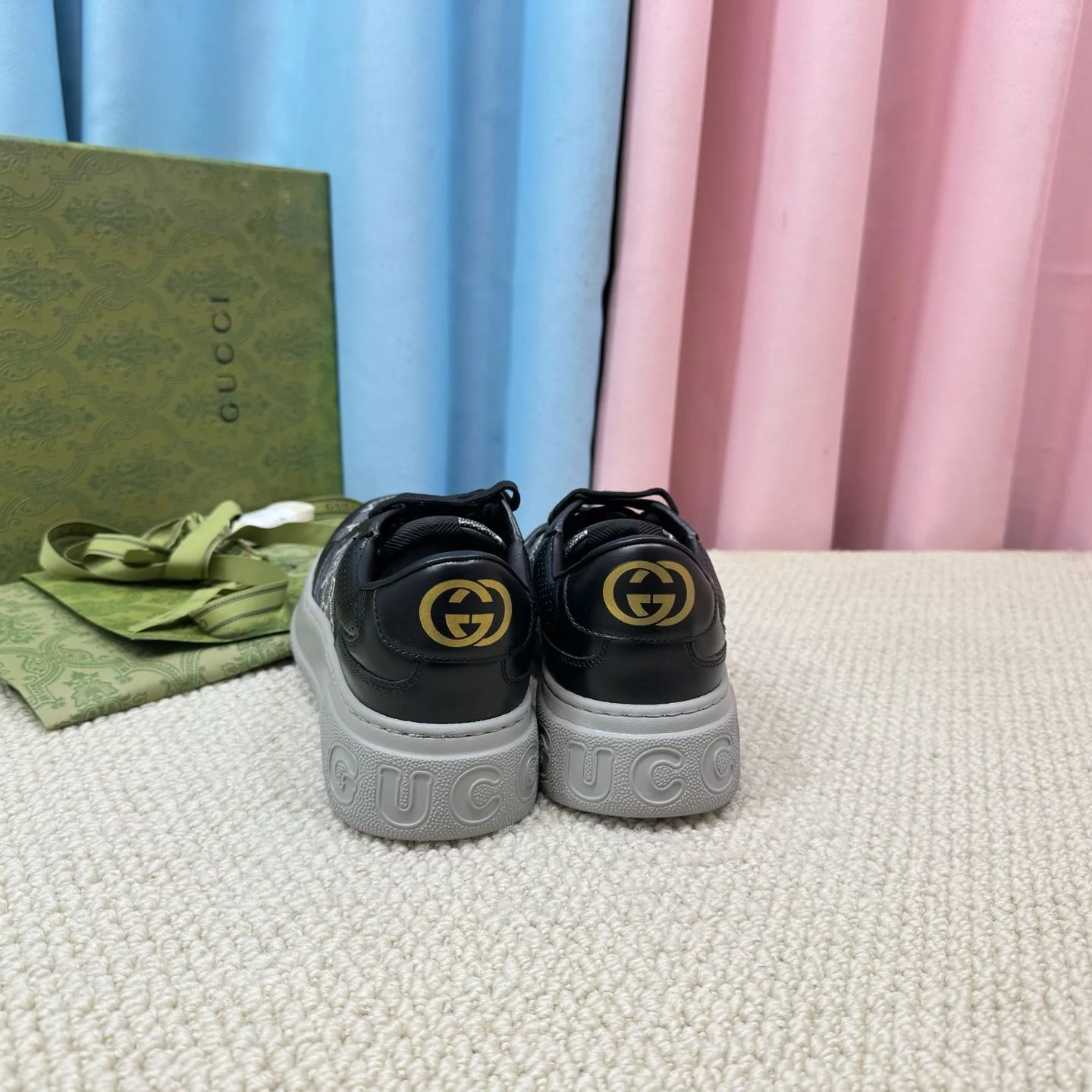 Fashionable Gucci Low Shoes 24471