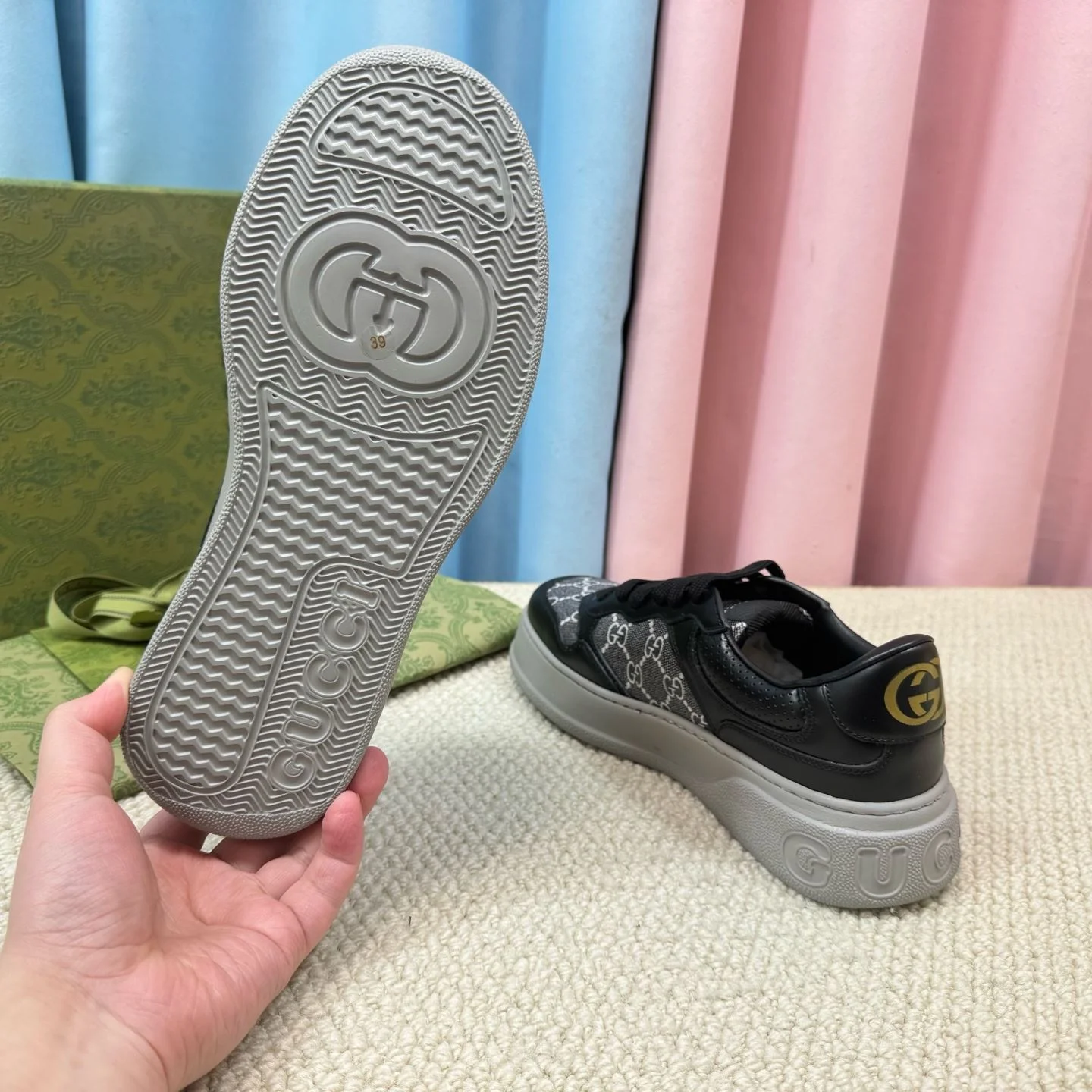 Fashionable Gucci Low Shoes 24471
