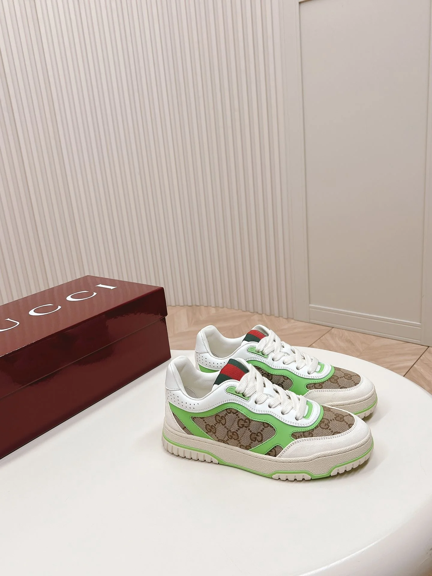 Flexible Gucci Low Shoes 24478