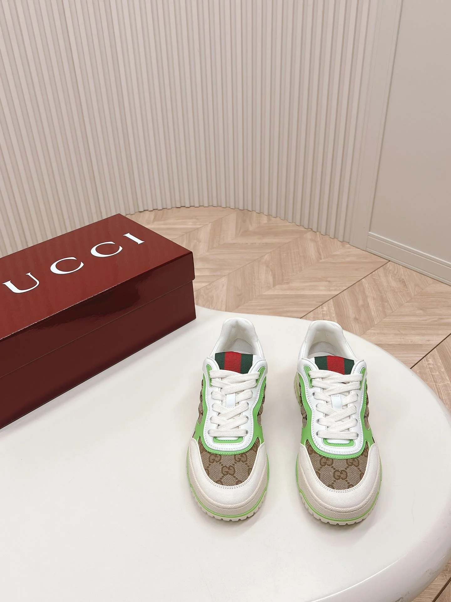 Flexible Gucci Low Shoes 24478