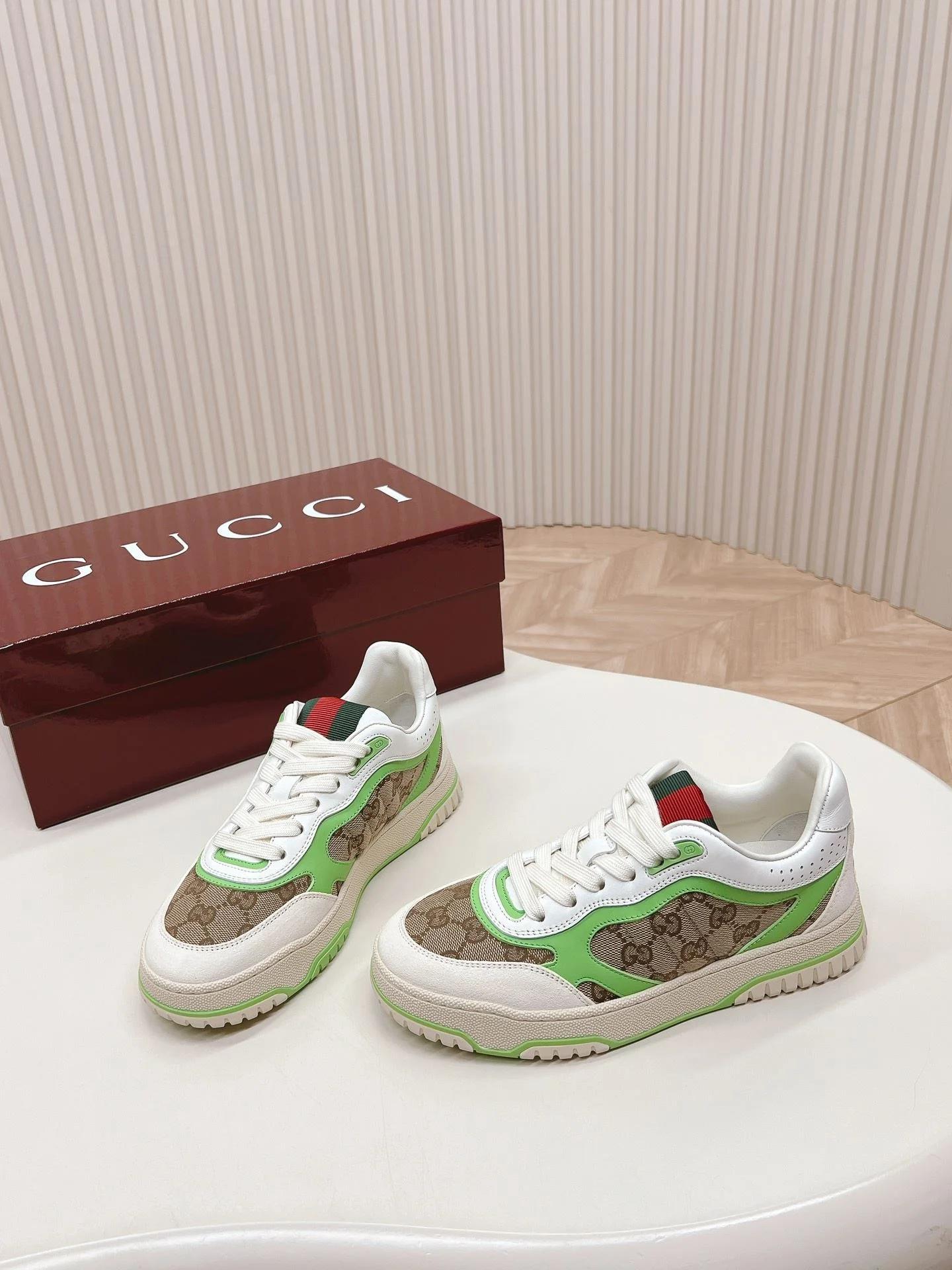Flexible Gucci Low Shoes 24478
