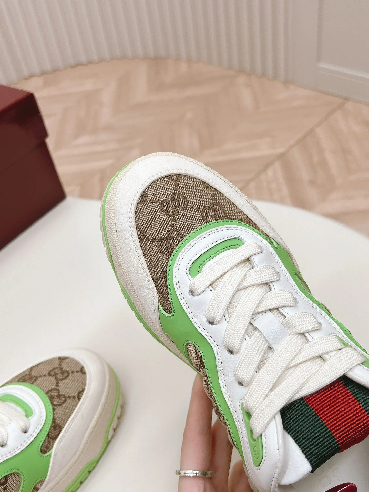 Flexible Gucci Low Shoes 24478