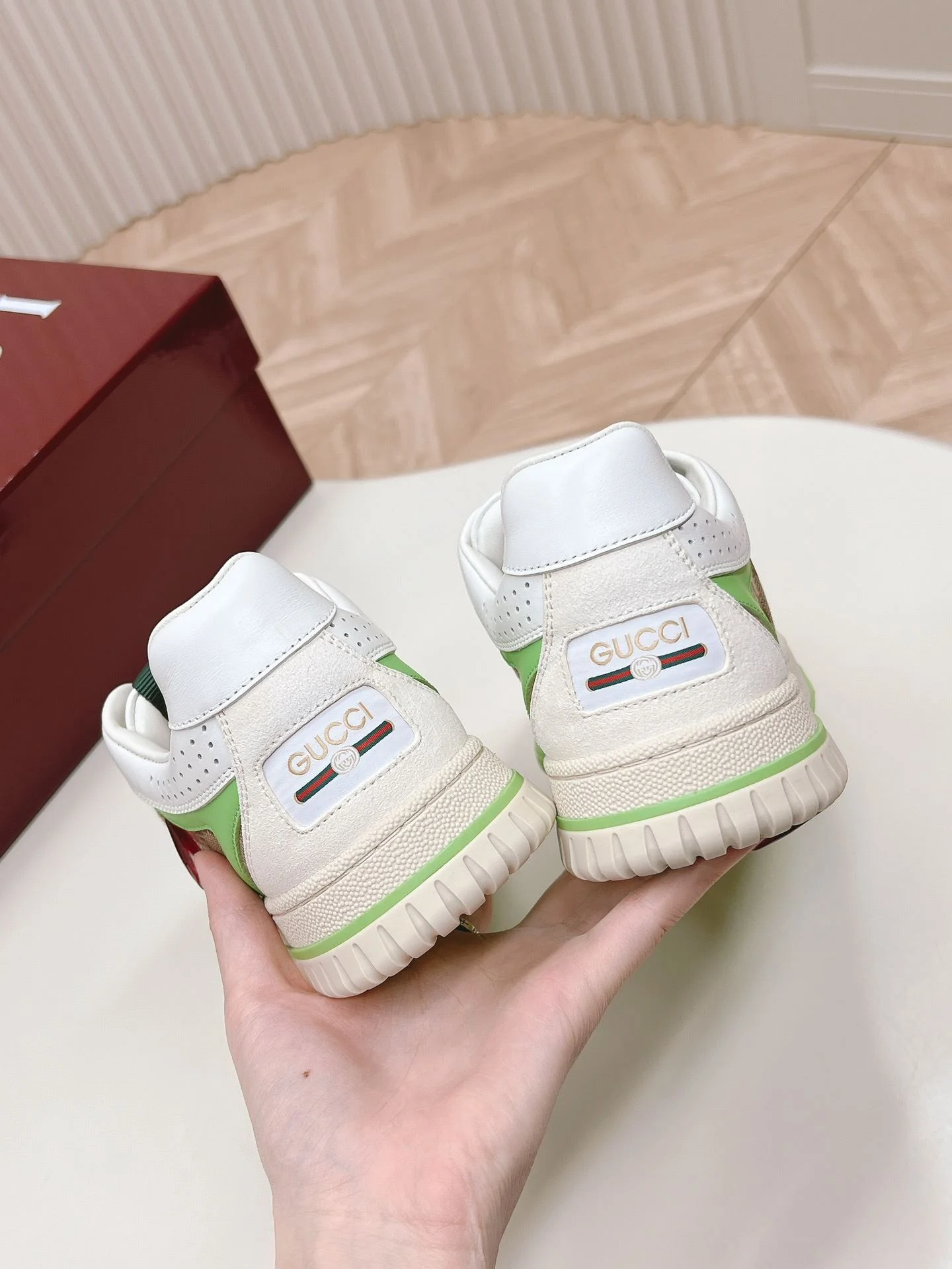 Flexible Gucci Low Shoes 24478