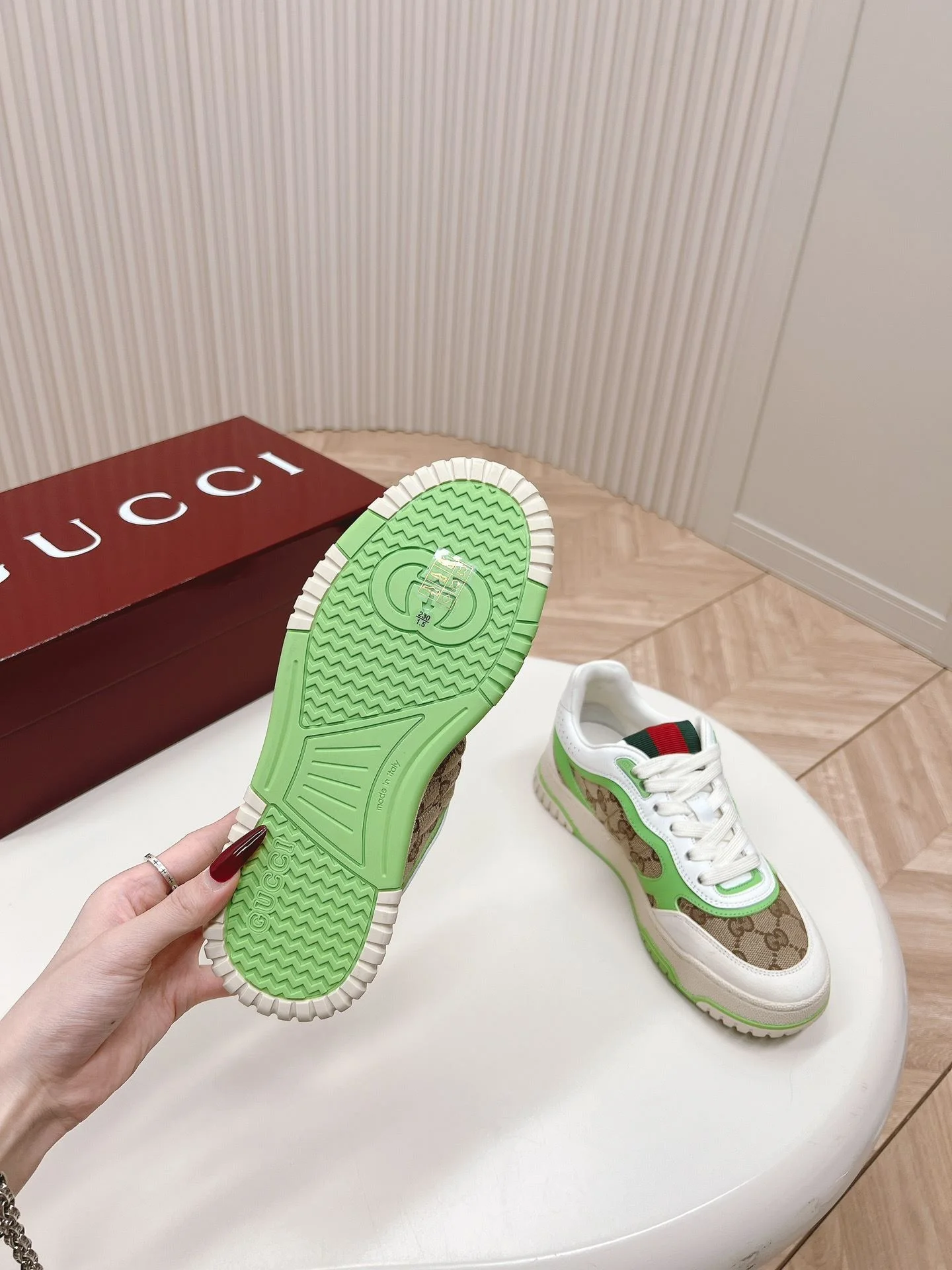 Flexible Gucci Low Shoes 24478
