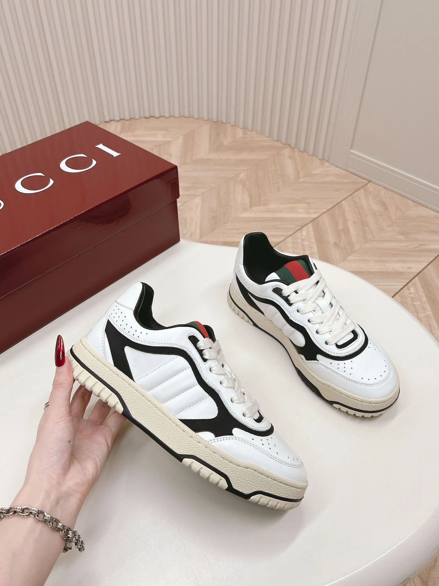 Chic Gucci Low Shoes 24464