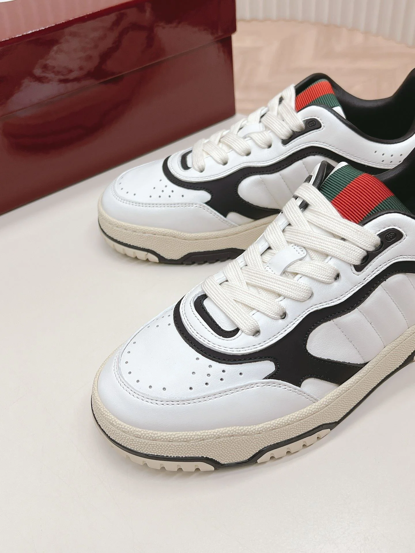 Chic Gucci Low Shoes 24464