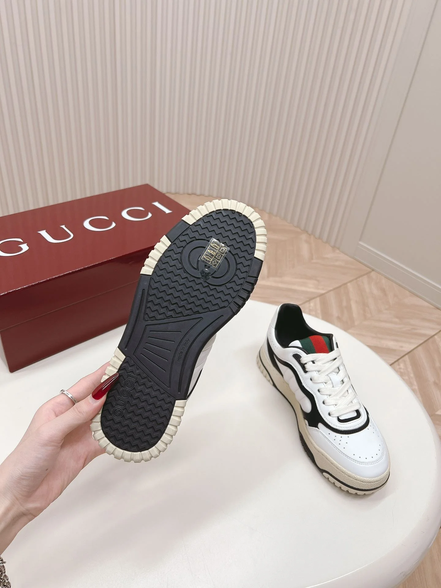 Chic Gucci Low Shoes 24464