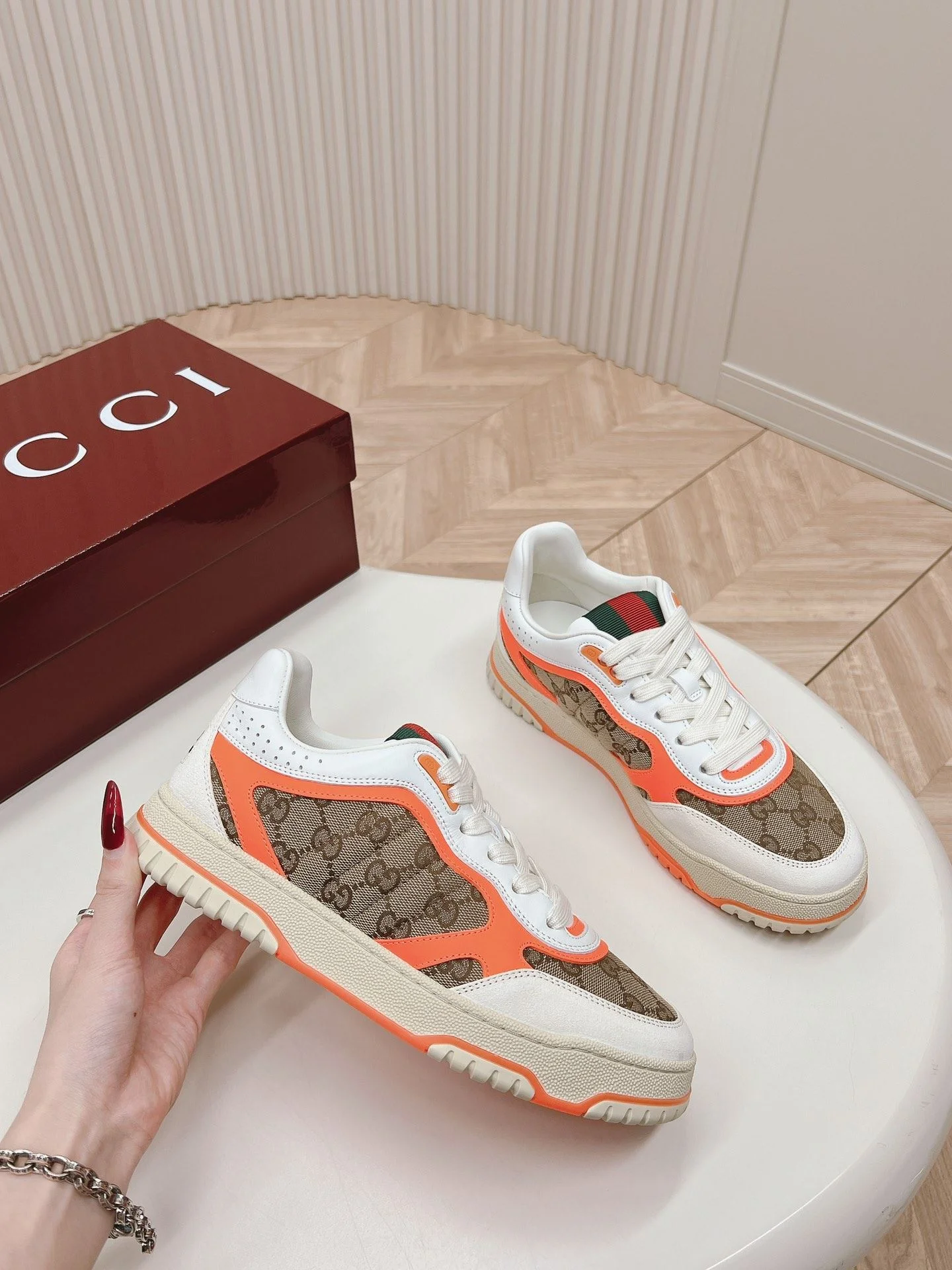 Gucci Low Shoes Youthful 24475