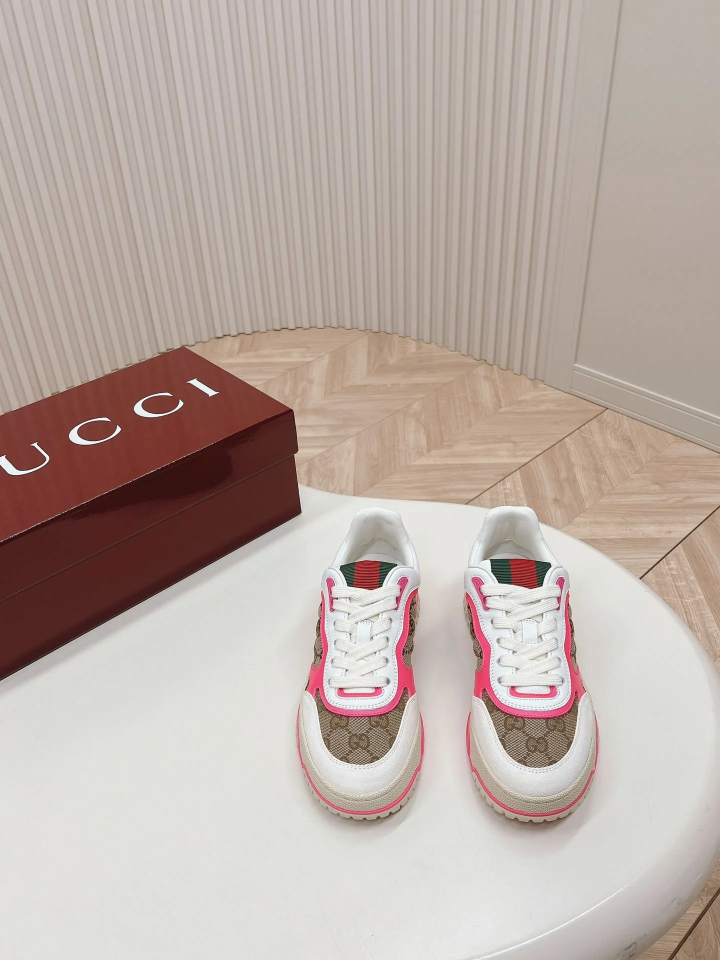 Gucci Low Shoes Versatile 24460