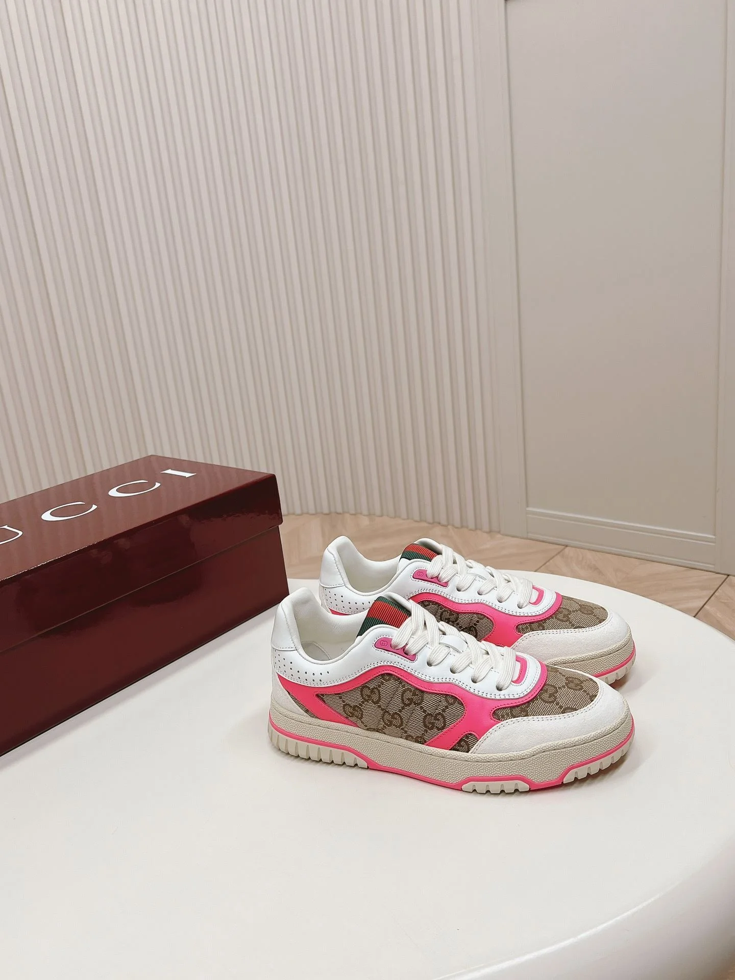 Gucci Low Shoes Versatile 24460