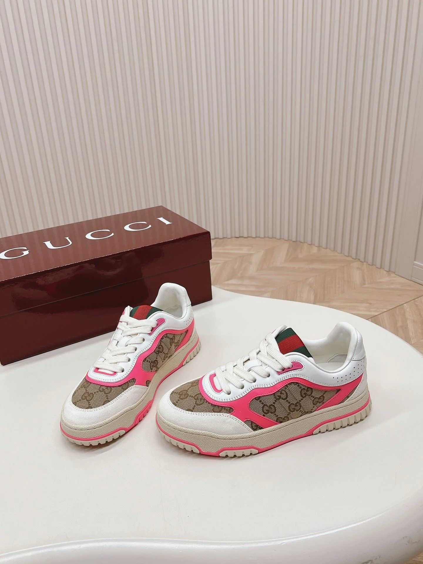 Gucci Low Shoes Versatile 24460
