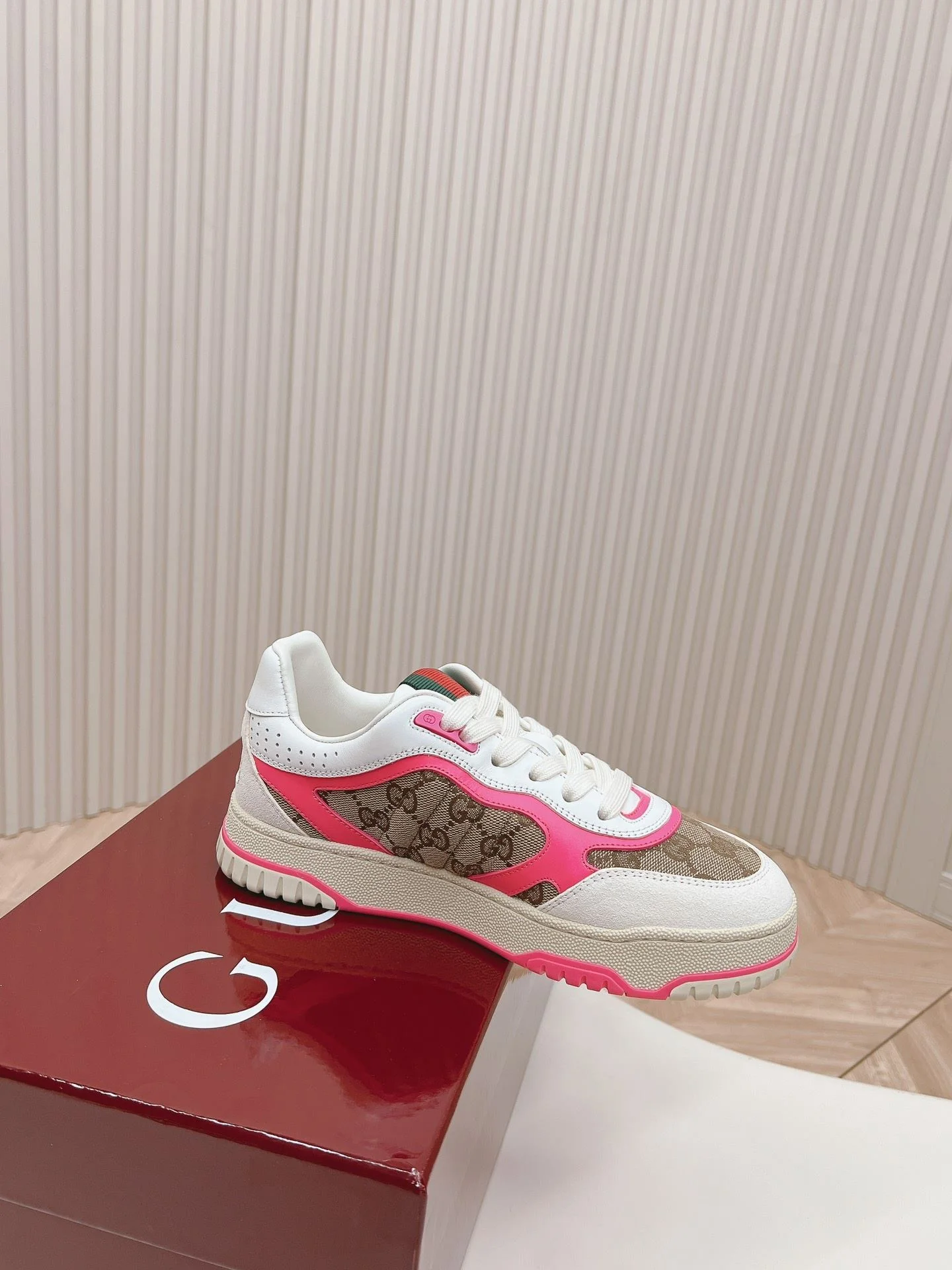Gucci Low Shoes Versatile 24460
