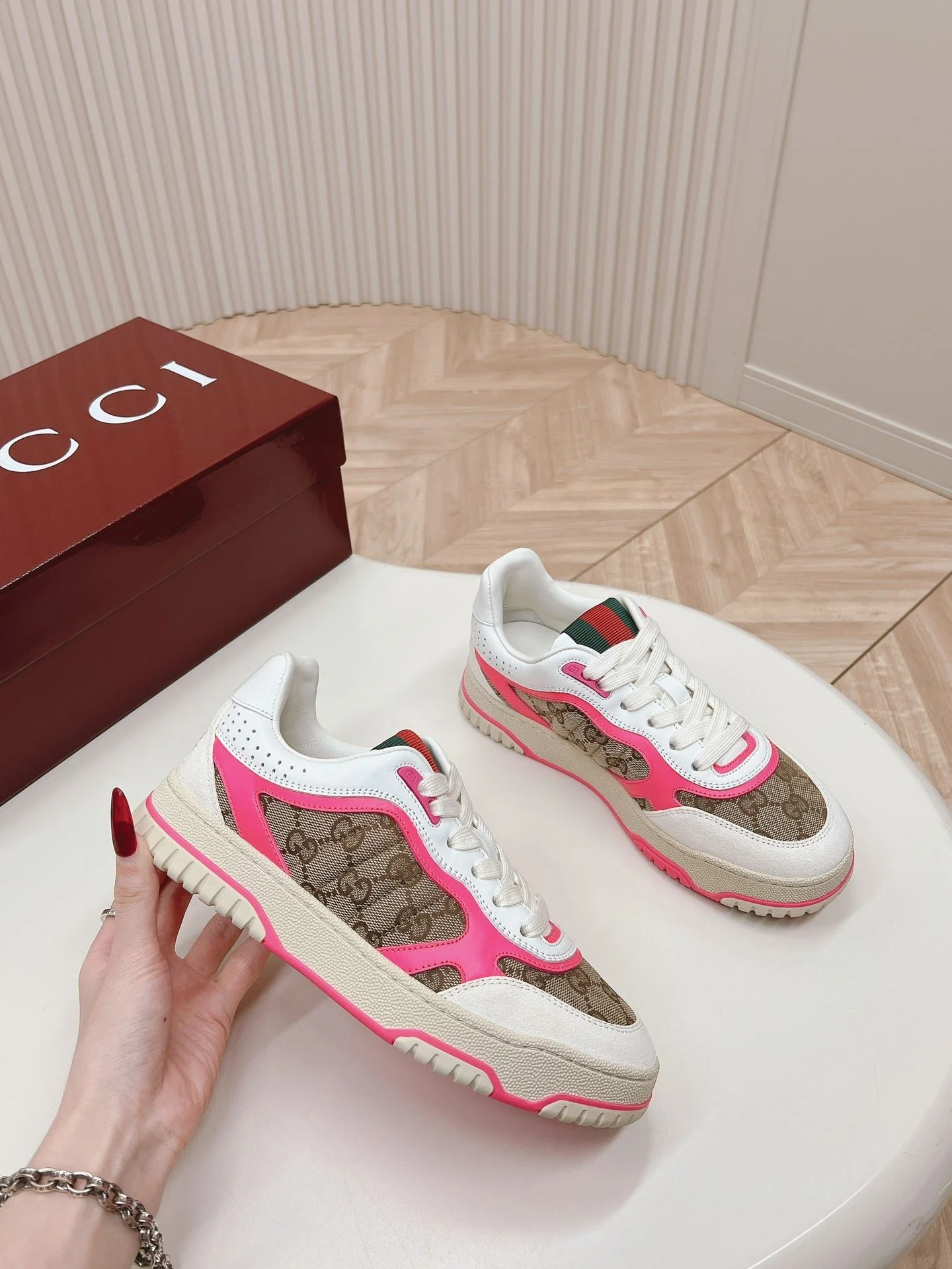 Gucci Low Shoes Versatile 24460
