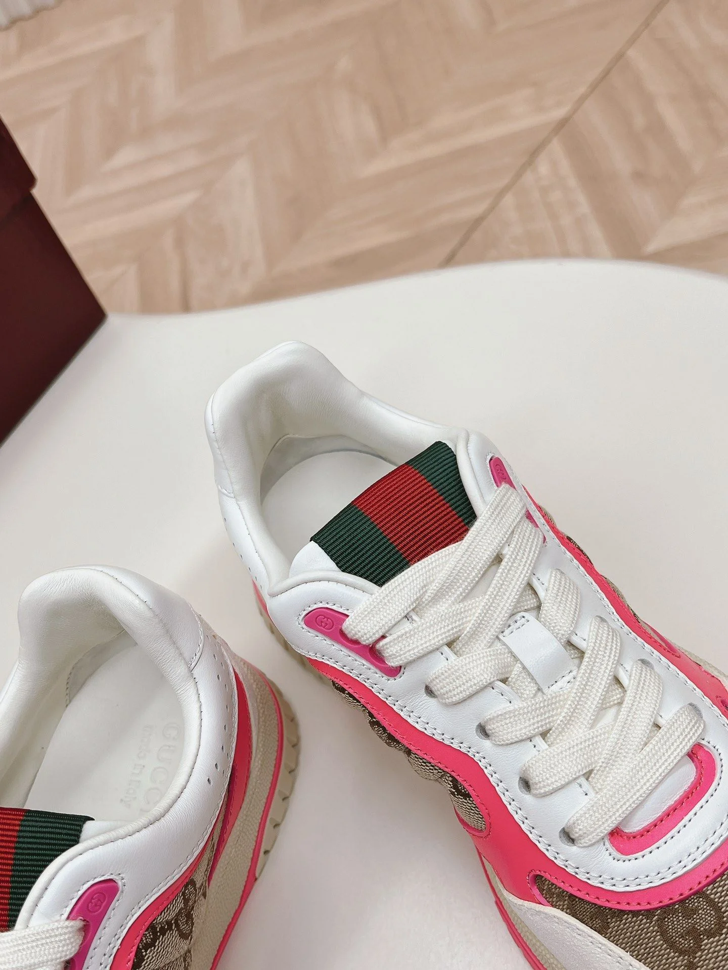 Gucci Low Shoes Versatile 24460