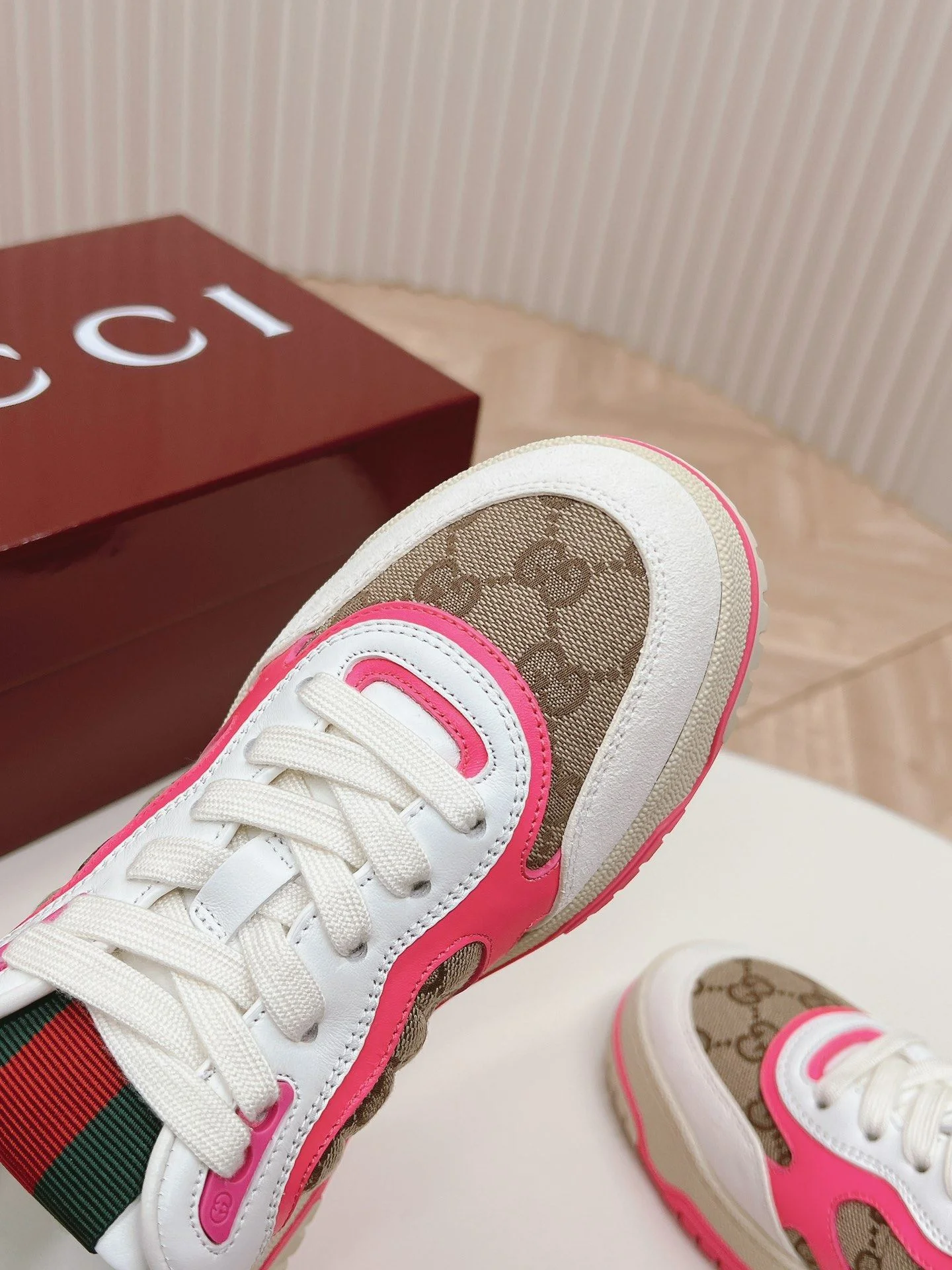 Gucci Low Shoes Versatile 24460