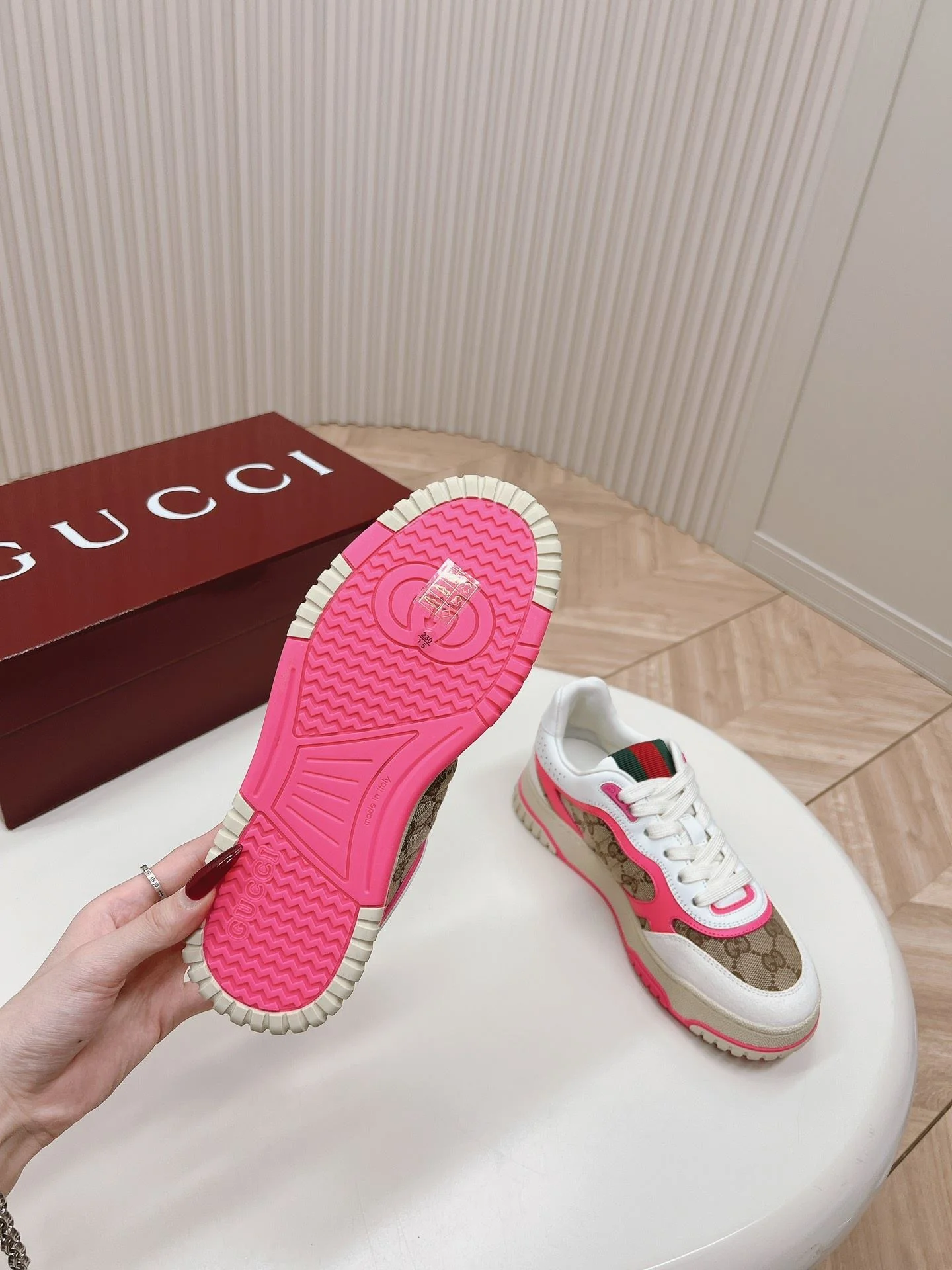 Gucci Low Shoes Versatile 24460
