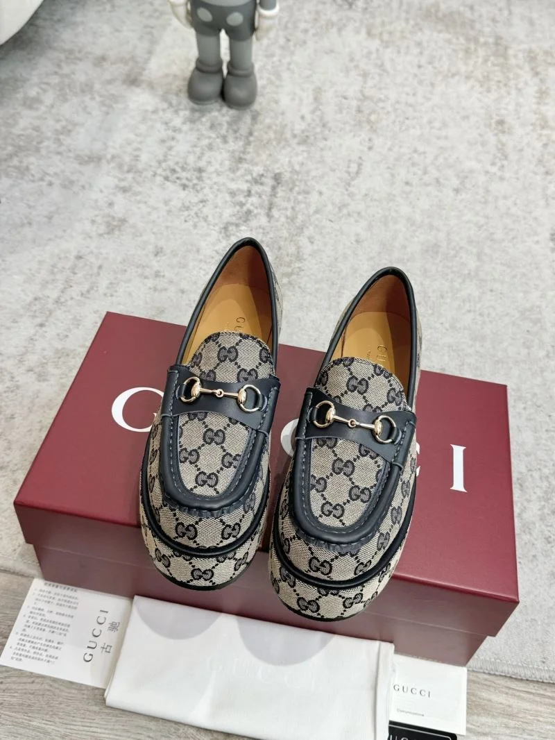 Gucci Low Shoes WellDesigned 24465
