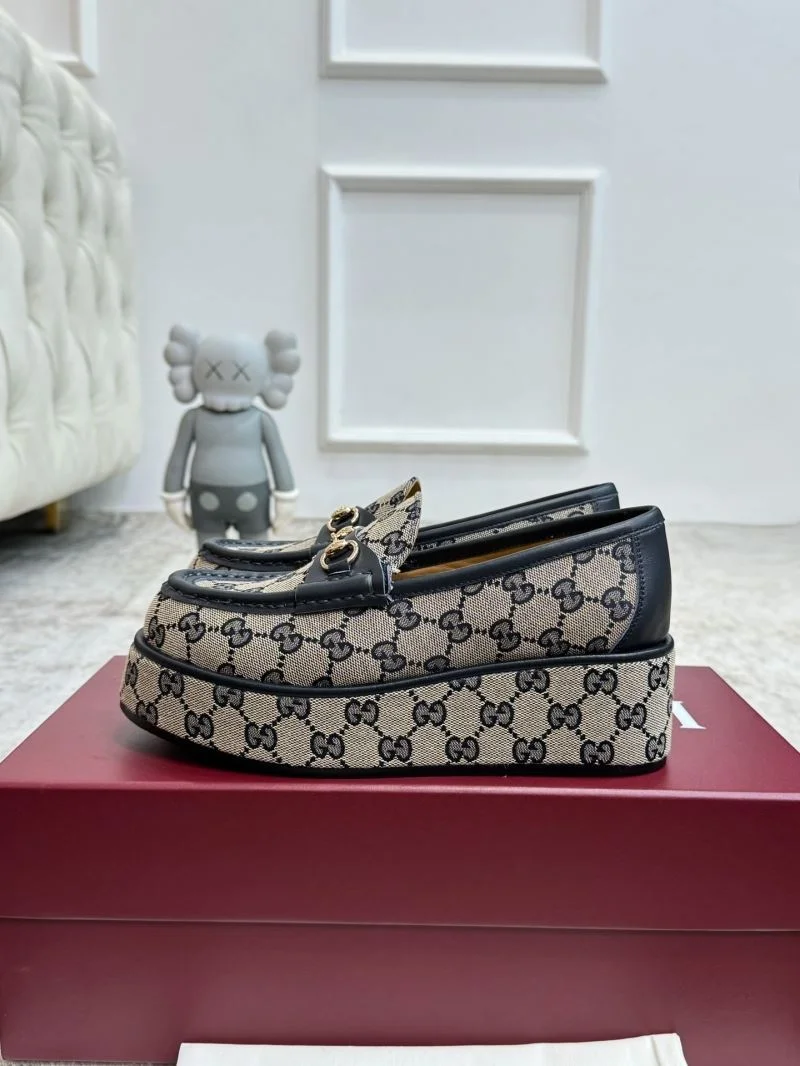 Gucci Low Shoes WellDesigned 24465