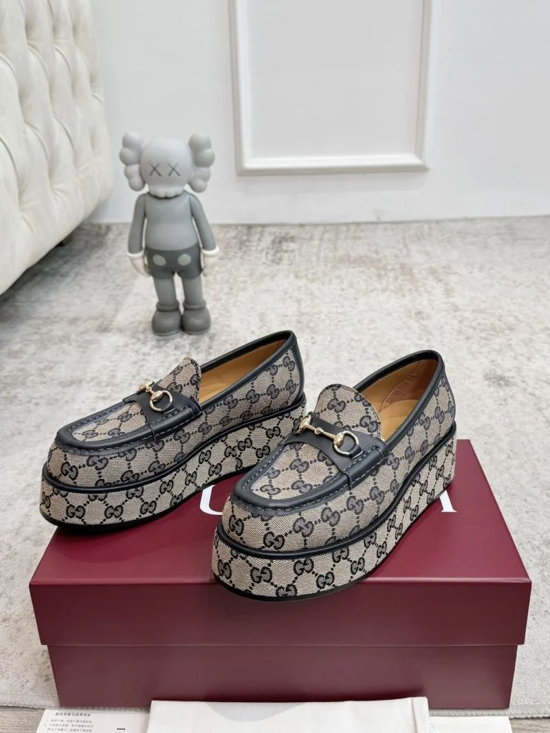 Gucci Low Shoes WellDesigned 24465