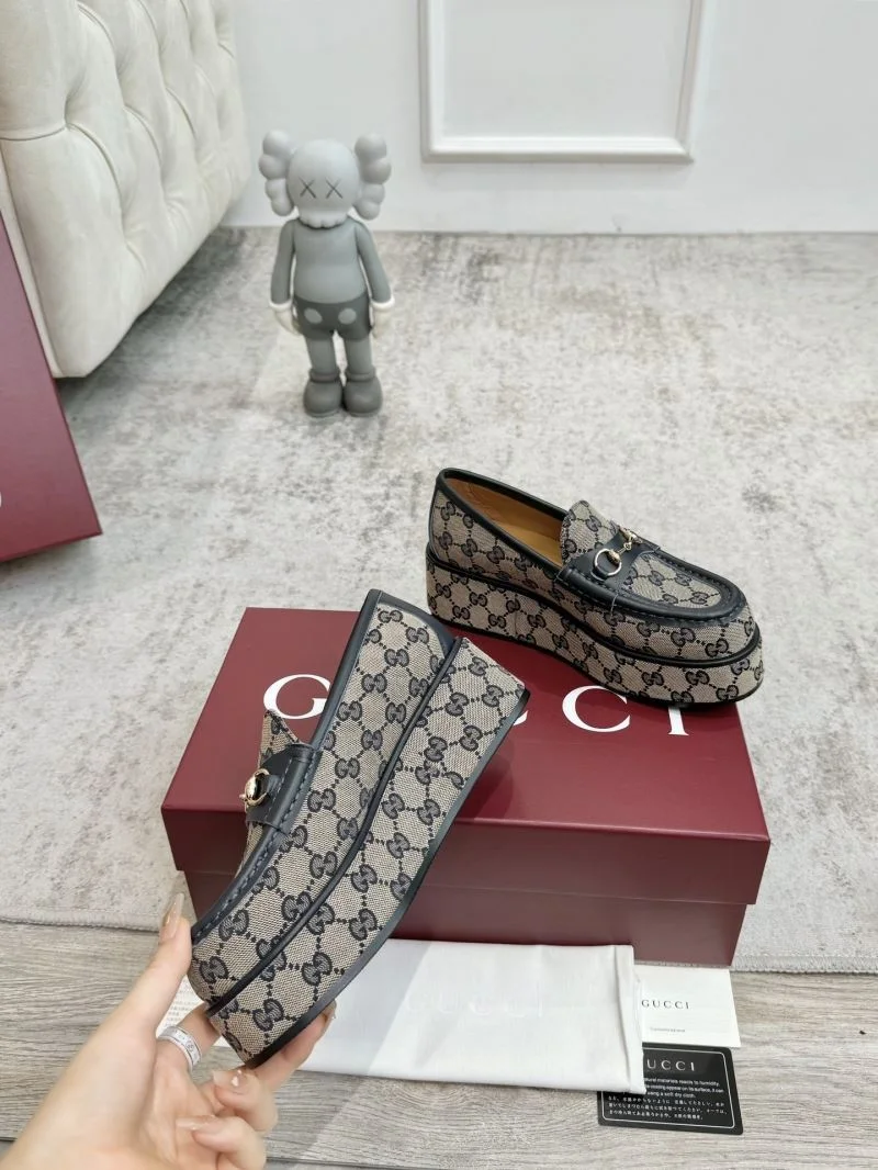 Gucci Low Shoes WellDesigned 24465